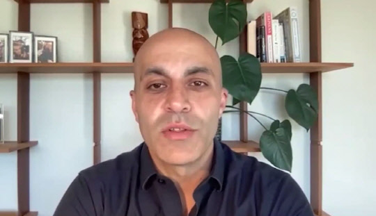 일리 고드시 데이터브릭스 공동창업자 겸 CEO가 20일 간담회에서 발표하고 있다. 온라인 영상캡처